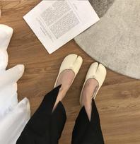 Japoniško stiliaus Tabi Ninja batai moterims Jaukūs odiniai plokščiapadžiai Split Hoof Toe Loafers Femme Mary Jeans Mocasins Moteriški balerinos batai 35 white