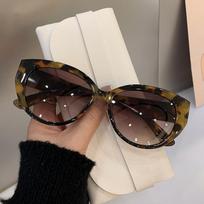 Vintage Cat Eye Sunglasses Women Fashion Trending Love Heart Luxury Brand Designer Sun Glasses Sexy Ladies Shades UV400 As The Picture white
