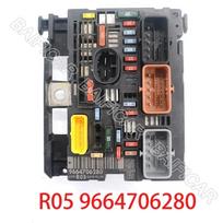 Naudotas originalus variklio skyriaus saugiklių dėžutės mazgo valdiklis BSM R05 9666700480 9664706280 Peugeot 307 308 408 Citroen C4 Berlingo R05 9664706280 black