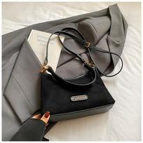Fashion underarm small square bag, autumn new high-value commuter shoulder bag, large-capacity simple messenger bag black