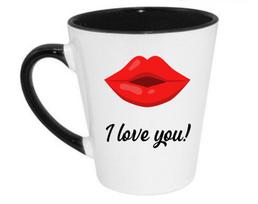 Latte puodelis su spalvotu vidumi „I love you“