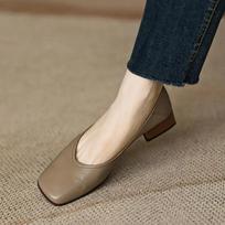 Seklūs moteriški batai su žemu kulnu Naujas prekės ženklas Madingi Elegantiški kvadratiniu pirštu Siurbliai Storas odinis Subrendusiems Biuro Suknelė Zapatillas Mujer 35 beige