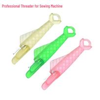 Plastikinis žuvies formos adatos įvėrimo įrankis Small Fish Threader [Green] beige