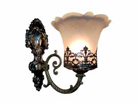 Tradicinis sieninis šviestuvas Dekoratyvinis sconce su stikliniu gaubtu, auksinis beige