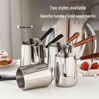 304 nerūdijančio plieno indukcinis pienui ir arbatai puodas su matuokle, mažas apsauginis dangtelis nuo purslų, latte art puodelis 201 Wood Handle 250ML white