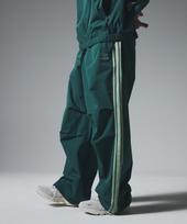 TRAVEL Line Tape Dart Pants Green Green/Large gray