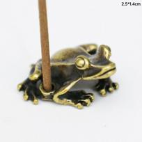 Antikinio žalvario meditacijos zen varlės statulėlė ornamentas vario gyvūno skulptūra smilkalų degiklis namų stalo dekoracijos arbatos augintinis beige