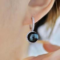 Huitan Trendy Luxury Women Black Simulated Pearl Earrings Newly Designed Ear Piercing Accessories Temperament Wedding gray