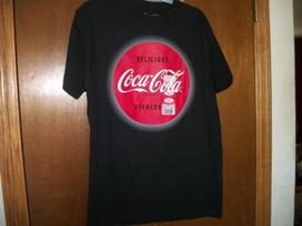 Coca-Cola Black Delicious Refreshing  T-Shirt   Small  New L red