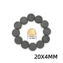 Juodas ferito cilindrinis žiedinis magnetas su skylute - Stiprus žiedo formos paėmimo magnetas. Round Disc 20x4mm