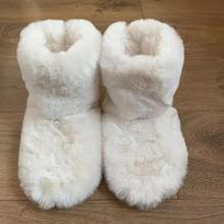 Žieminės šlepetės moterims namams, pūkuotos kailinės, vyrams, šiltos pliušinės, indoor, plokščiapadės, moterų kambariui, purios, namų grindims, vilnos fliso batai, botai, plaukuoti 35-37 balta