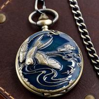 Vintage Retro Popular Bronze Pocket Watch Enamel Swallow Bird Landscape Embossed Pendant Necklace Watch for Women Men juoda