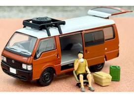PRE-ORD3R Tomica Limited Vintage Modeliukas 1/64  Mazda Bongo Brawny Van Custom Specification with roof carrier and Figure, brown