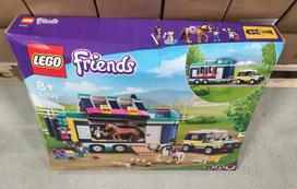 LEGO Friends 41722 arklių pervežimo sunkvežimis