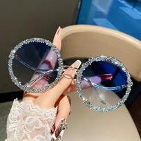 Ladies diamond new fashion glasses, slim face, fashionable high-grade sunglasses, street shooting. blue