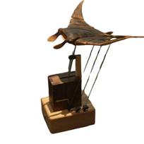 Elektrinė bioninė raja Ornamentas Rankų darbo medinė miniatiūrinė figūrėlė Varikliu varomas plaukiojimas 3D judesys Retro namų stalo dekoracija brown
