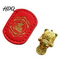 Traditional Chinese Home Decor Golden Turtle Feng Shui Ornament Style Luck Charm Talisman with Faux Ornament Leather Sleeve Coin in Mouth raudona