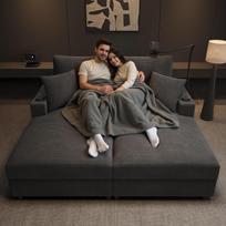 Dvigulė sofa-lova, minkštas miegamasis paviršius, telefono laikiklis, USB prievadas ir puodelio laikiklis. Tinka svetainei, miegamajam ar namų kino teatrui. Pilka. 163 x 140 x 82 cm pilka