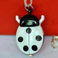 Cute Golden Ladybug Pocket Watch Necklace, Vintage Beetle Pendant Watch with Chain, Lightweight Novelty Clock black