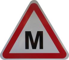 Nenurodyta_V Lipdukas automobiliui M raidė, LIP002