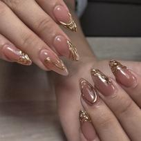 24 Pcs Press On Nails, Shimmering Wavy Design Nail Extensions for Women, Fake Nails for Quick Manicure, Perfect for Dailys Wear and Special Occasio brown