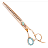 „Kenchii Rose Thinner 7,5"“ – profesionalios filiravimo žirklės gyvūnų kailio priežiūrai, „rose gold“ spalvos, su 54 dantukais ir mikrošlifavimu.