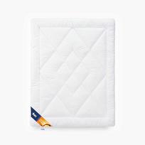 Antialerginė žieminė antklodė, 200x220 cm, su anglies pluošto mikropluošto užvalkalu, DreamFill užpildas, 2000 g svoris, balta, alergiškiems, šilumos izoliacija, oro cirkuliacija, šilta patalynė