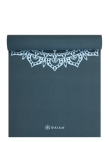 Gaiam - Blue Aura Marrakesh Yoga Mat 5Mm - Sportiniai jogos kilimėliai ir priedai - Tamsiai mėlyna