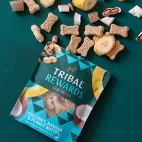 Sausainiai šunims su kokosu, bananais ir žemės riešutų sviestu – Coconut, Banana & Peanut Butter, 125 g – Tribal Rewards