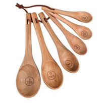 6 vnt. medinių matavimo šaukštelių rinkinys, ilga rankena, virtuviniai kaušeliai sausiems ingredientams, išgraviruoti dydžiai, skylutė pakabinimui, būtini kepimo ir gaminimo įrankiai 6pcs beige