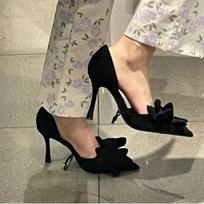 Madingi moteriški bateliai su gėlėmis ant aukštų kulnų Seksualios basutės Vasara 2025 Dizainerio Nauji Seksualūs bateliai Vestuviniai stiletto Batai 34 juoda