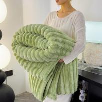Vienos spalvos flanelinis pledas Minkšti dirbtinio triušio kailio metami pledai Šiltas jaukus lovatiesė sofai, lovai, kelionėms Languotas 1pc blanket(100x150cm) žalia