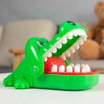 Playful Crocodile Bite Game, Press Teeth Pop-Up Toy For Kids, Interactive Surprise Reaction Game For Kids And Parents green