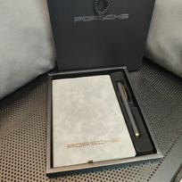 Vintažinis odinis užrašų knygutė su personalizuotu minkštu viršeliu Porsche 718 Cayenne Panamera 911 Macan Taycan Cayman Boxster lipdukas