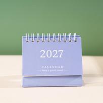 Popierinis stalo kalendorius, kelių spalvų, 2027 m., stalo kalendorius, trikampis, stovintis ant stalo, minimalistinis, kasdieniam tvarkaraščio planavimui white