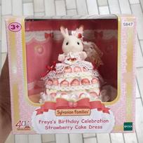 Sylvanian Families 5847 Strawberry Cake Dress 15cm brown