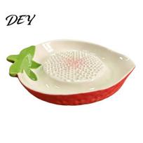 Manual Spice Grinder Ceramic Garlic Grater Plate, with Leaf Handle Design, Ginger Easy Cleaning Kitchen Grinding Tool, for And Lemon Cute Utensils raudona