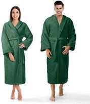 Medvilninis frotinis chalatas, unisex dizainas, ilgis iki kelių, su juosmens diržu ir šoninėmis kišenėmis, 450 g/m² tankis, butelio žalios spalvos, S ir M dydžiai, minkštas namų chalatas