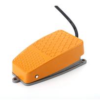 Saugus ir patobulintas kojinis jungiklis su neslystančiu pagrindu, elektrinis jungiklis muzikos įrangai ir elektrinių prietaisų valdymui orange