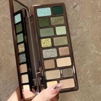 16-Color Eye Shadow Palette Vibrant Matte and Pearlescent Finishes with Explosive Flash Effect Smoked and Retro Styles Eyeshadow Makeup gray
