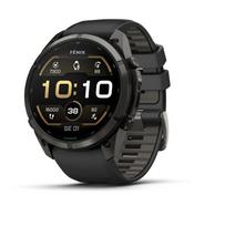 „Garmin fenix 9 Pro“ išmanusis laikrodis, 51 mm, anglies pilkos spalvos DLC titano korpusas su juodu ir akmenukų pilkos spalvos silikoniniu dirželiu