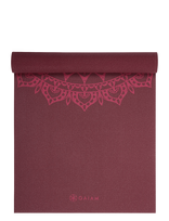 Gaiam - Cherry Marrakesh Yoga Mat 5Mm - Sportiniai jogos kilimėliai ir priedai - Burgundiška splava