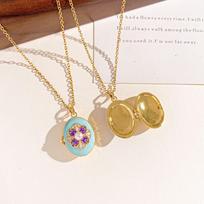 Women Star Photo Locket Pendant Necklace Minimalist Openable Non-Fading Tianium Steel Clavicle Chain Jewelry Accessory beige