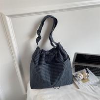 Autumn new lazy wind large-capacity canvas bag pleated plaid bag commuter shoulder messenger bag gray