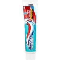 Aquafresh, Trigubos apsaugos® fluoro dantų pasta, ertmės apsauga, vėsi mėta, 5.6 oz (158.8 g)