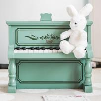 CLASSIC WORLD vintage stiliaus medinis pianinas su natų knygele