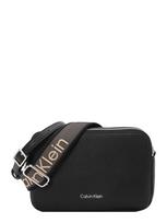 Calvin Klein Rankinė su ilgu dirželiu 'Logo Strap Pebble Grain Camera' juoda
