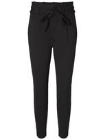 VERO MODA Klostuotos kelnės 'Eva' juoda