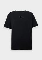 Nike Sportswear Marškinėliai 'CLASSIC' juoda
