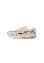 Nike Sportswear Sportbačiai be auliuko 'Zoom Vomero 5' kremo / auksas